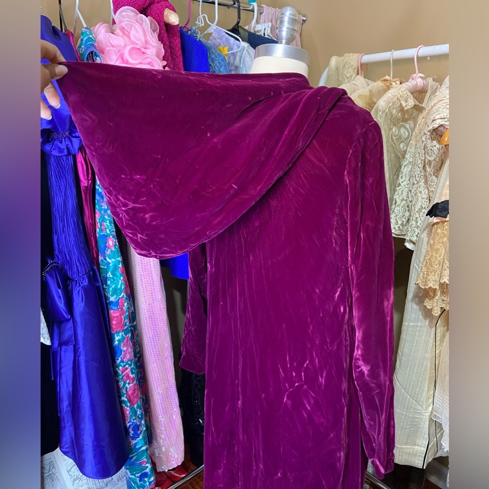 Elegant Purple Velvet Cape for Women - Picture 8 of 11